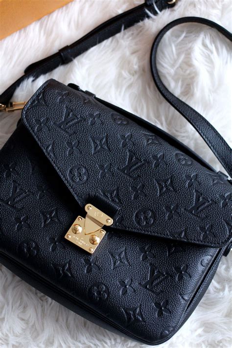 lv metis schwarz|LV Pochette Metis: Luxury Monogram Handbag .